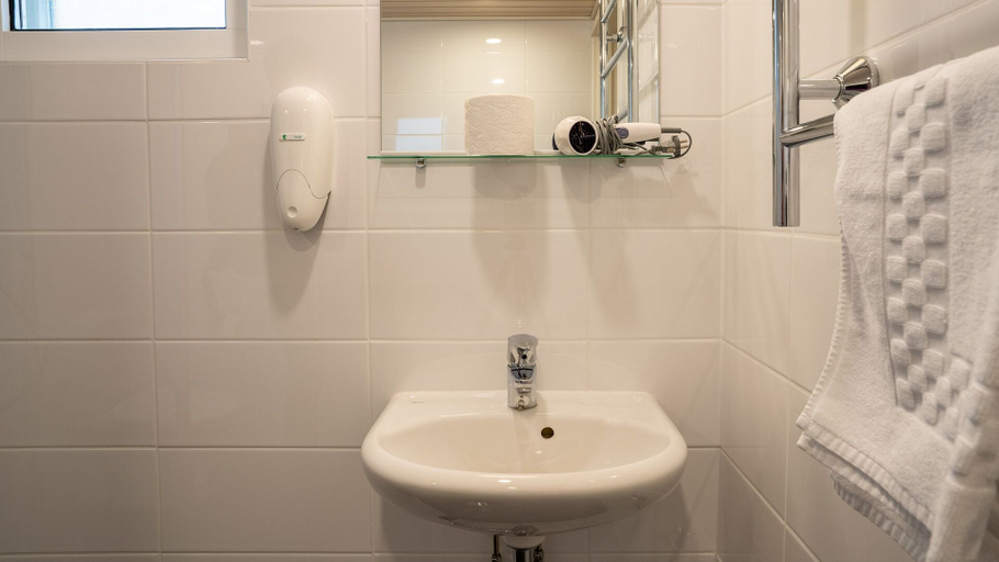 Bathroom 5, Hotelli Tikkurila, Uusimaa