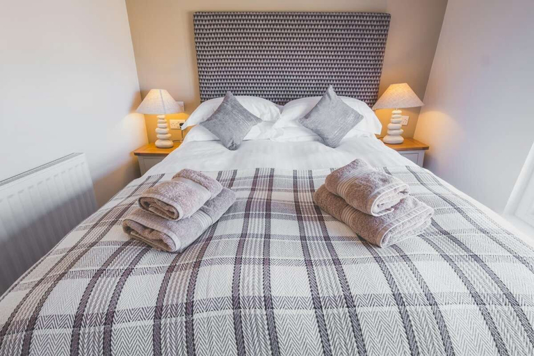 Bedroom 2, The Kings Arms, Cornwall