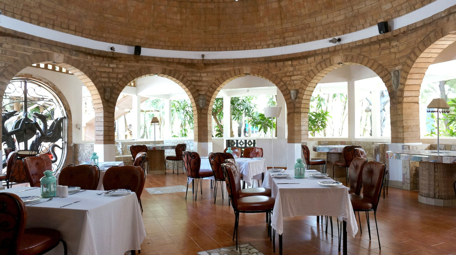 Food & Drinks 5, HYPOLINK Village, Kanifing