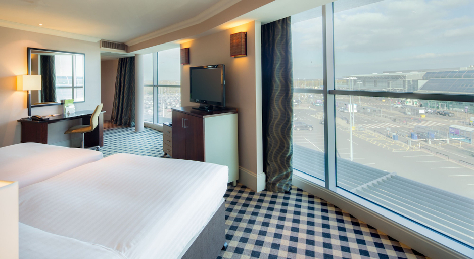 Bedroom 2, DoubleTree by Hilton Hotel Newcastle International Airport, Northumberland