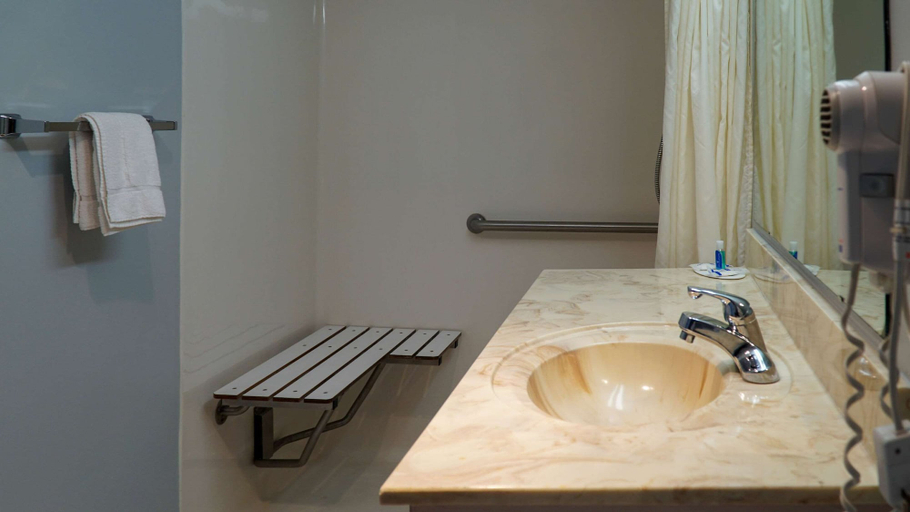 Bathroom 4, Rodeway Inn Beebe, White