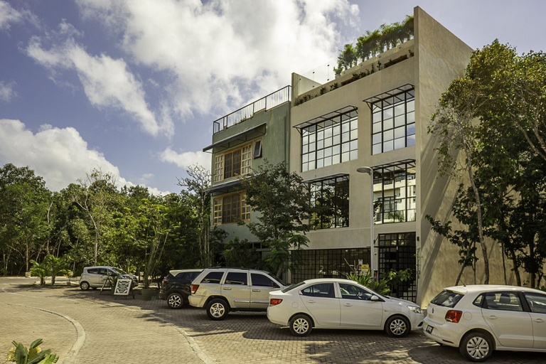 Exterior & Views