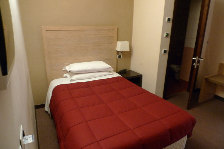 Bedroom 3, Hotel De Meis, L'Aquila