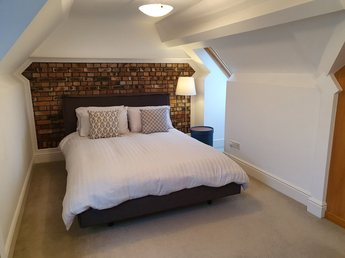 Bedroom 2, Stylish 3 Bed Apartment in Bristol, North Somerset