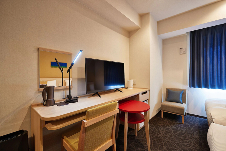 Others 5, Y'sinn Naha Orokuekimae, Naha