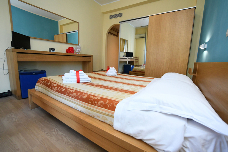 Bedroom 3, International Resort, Caserta