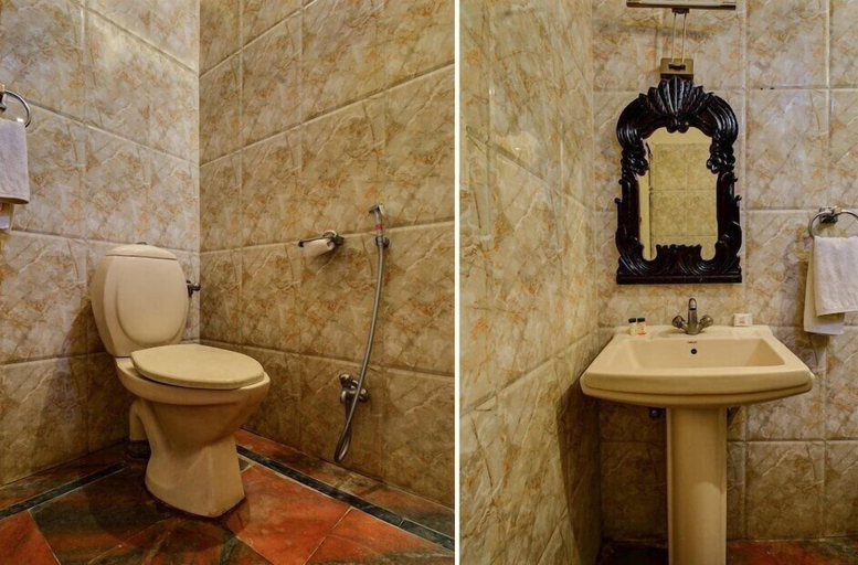 Bathroom, Hotel RG Palace Jaipur, Jaipur