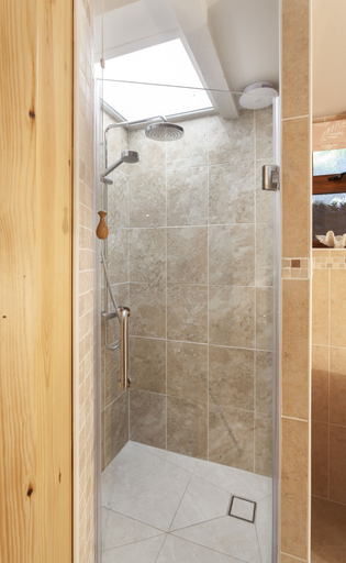 Bathroom 3, Porthole Log Cabin, Somerset