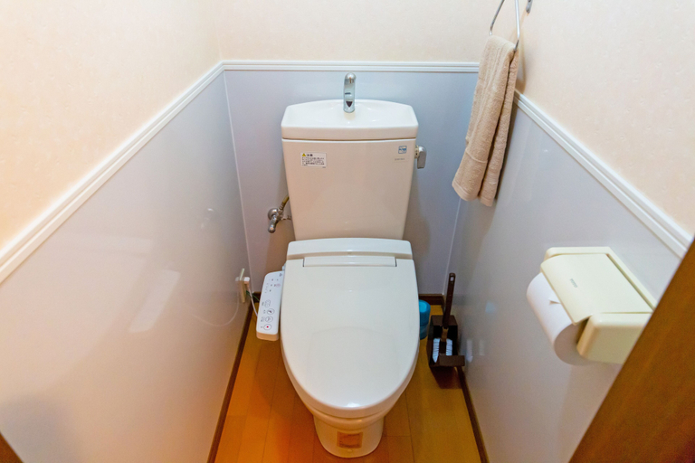 Bathroom 3, Machiya Kiyomizu-Gojo, Kyoto