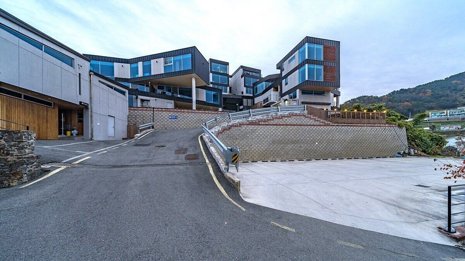 Exterior & Views 2, House of Mind Pension, Geoje