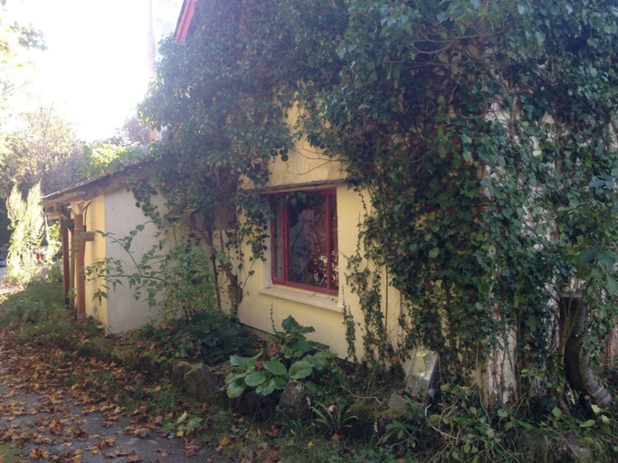 Exterior & Views 2, Unique Fairytale Farmhouse Near Galway