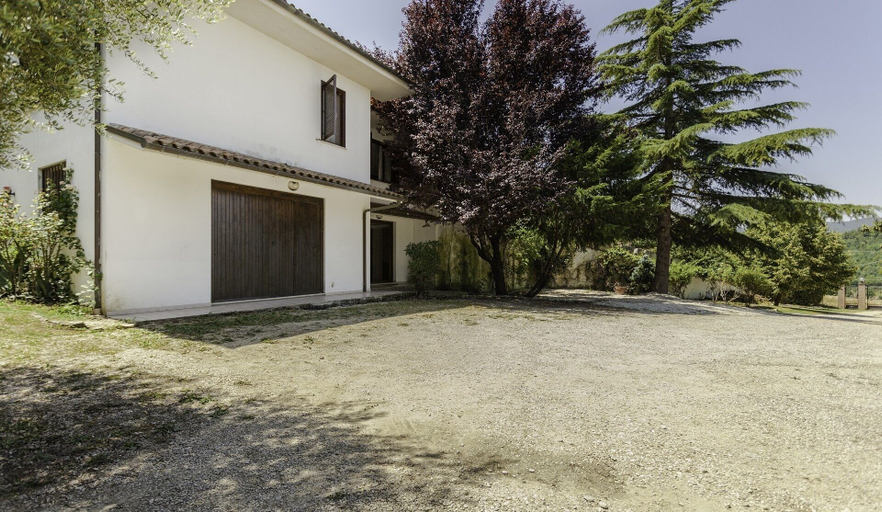 Exterior & Views 2, La Villa - Luxury Home, Rieti