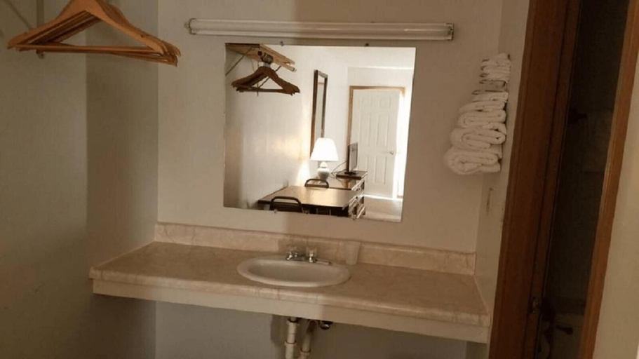 Bathroom 3, Unity Lodge, Pope