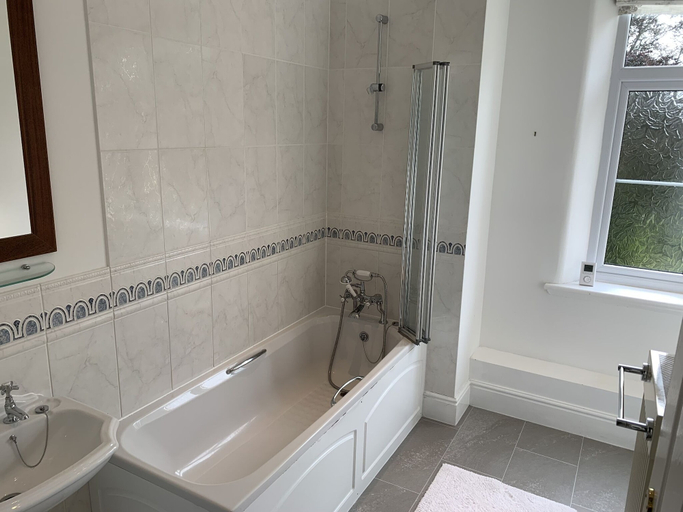 Bathroom 3, Stylish 3 Bed Apartment in Bristol, North Somerset