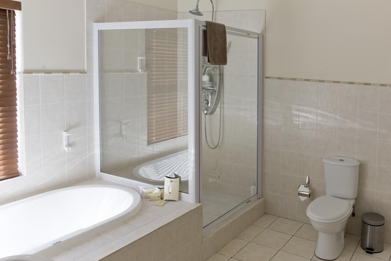 Bathroom 3, Kingfisher Lodge, eThekwini