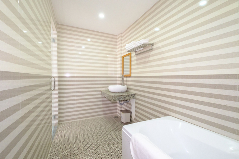 Bathroom 3, BlueSea Hotel, Qui Nhơn