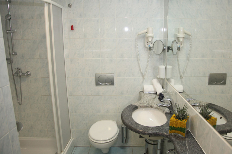 Bathroom 3, Hotel Catez, Brežice