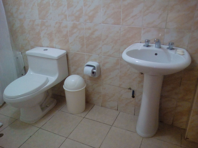 Bathroom 4, Hotel Princess, Ica