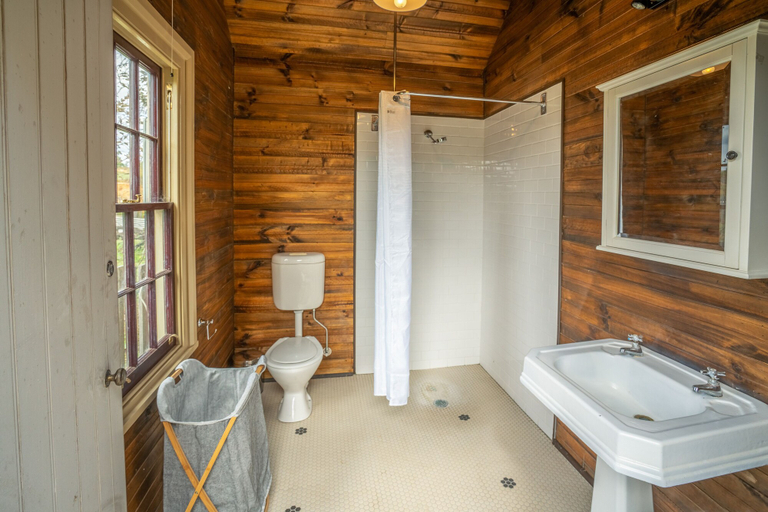 Bathroom 4, Post Office Residence, Bathurst Regional - Pt B