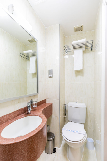 Bathroom 4, Nayland Hotel, London