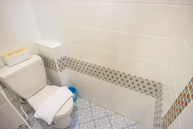 Bathroom 5, Taipei Yes hostel, New Taipei City