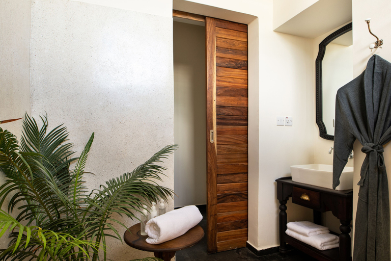 Bathroom 4, Upendo House Hotel, Mjini