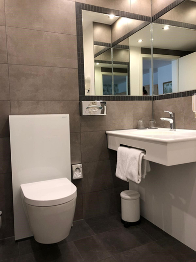 Bathroom 5, Hotel Württemberger Hof, Reutlingen