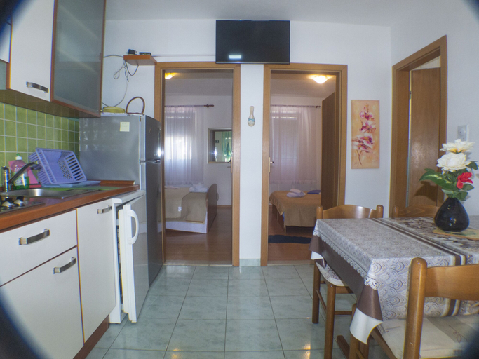 Others 4, Apartments Plaza, Jelsa