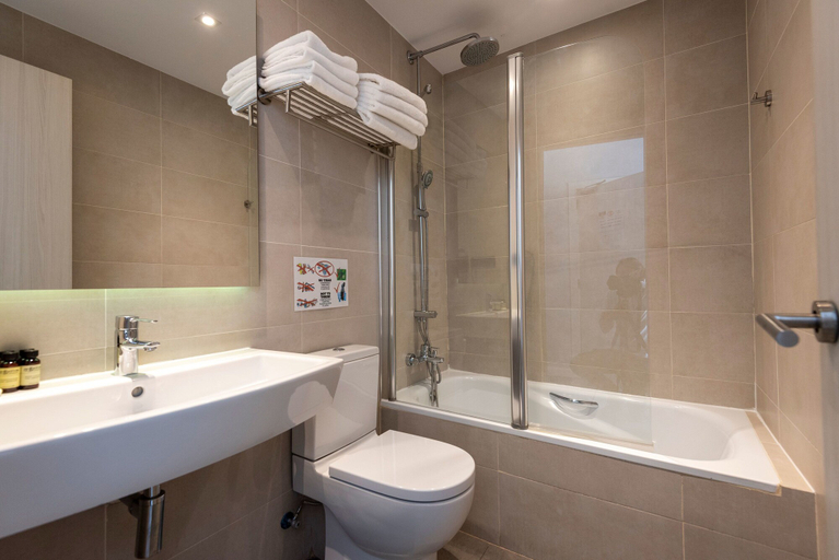 Bathroom 4, Plaza Goya Rooms, Barcelona