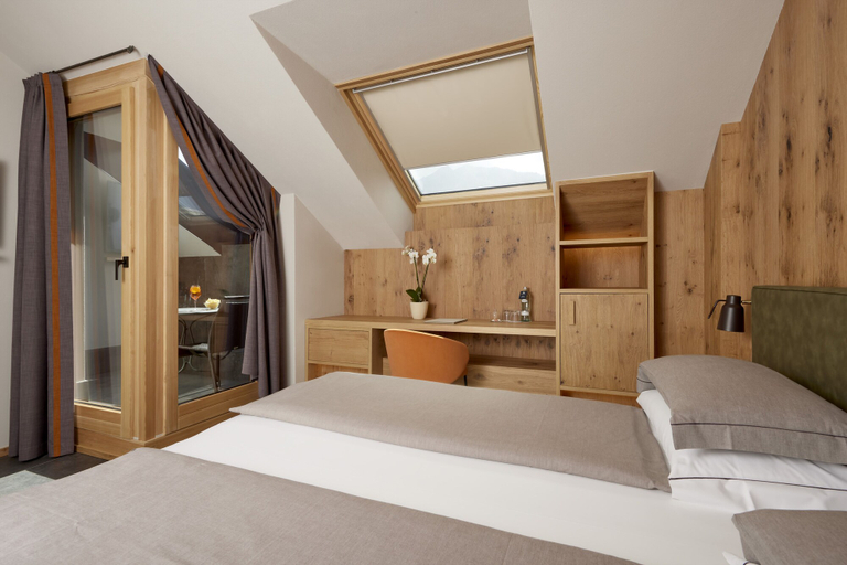 Bedroom 2, Hotel Rezia, Sondrio