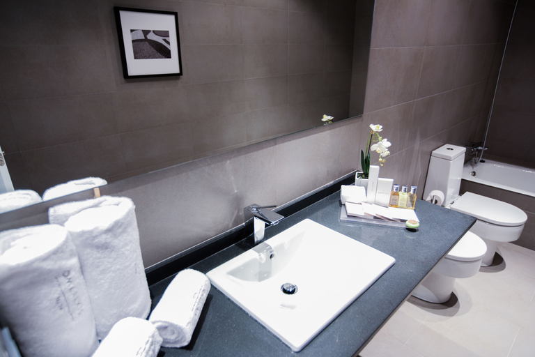 Bathroom 5, Apartments Sixtyfour, Barcelona