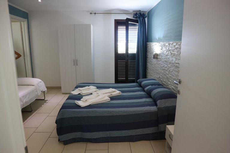 Bedroom 2, Torquemada Beach Club, Barletta-Andria-Trani