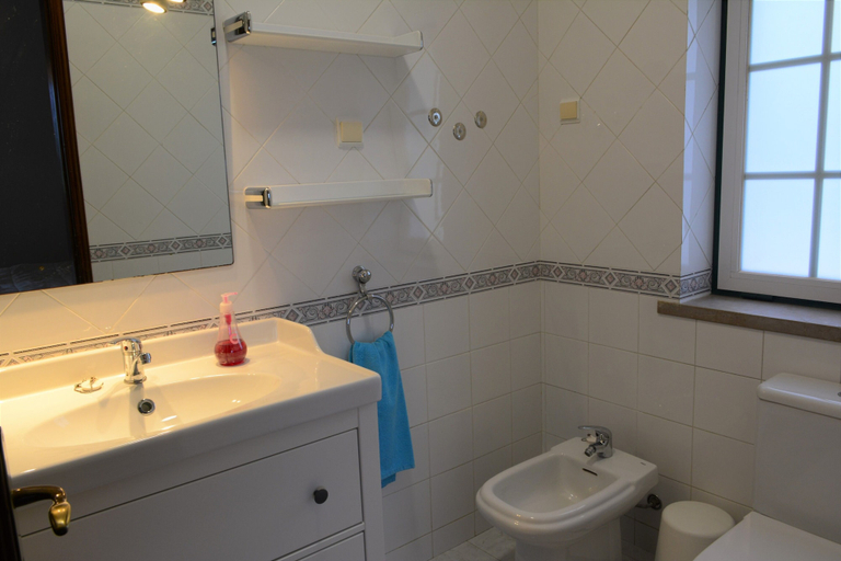 Bathroom 4, Casal dos Cantos, Palmela