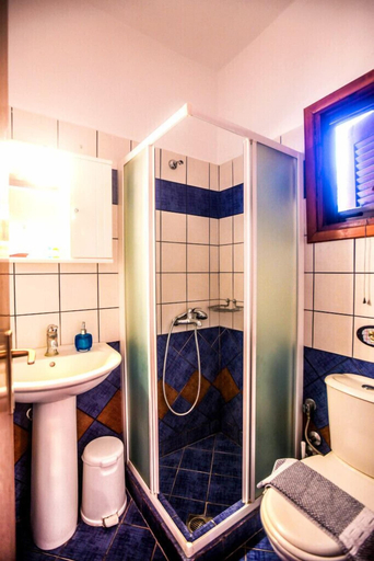 Bathroom 3, Anna Karra Studios & Apartments, Central Macedonia