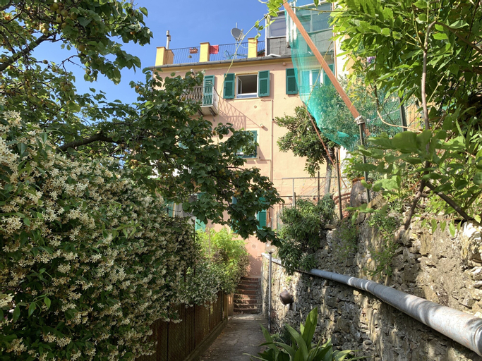 House Blue Sky, Genova