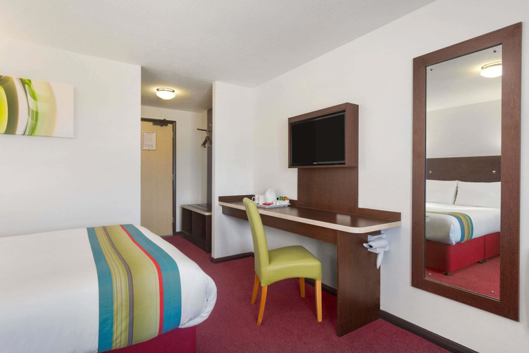 Bedroom 4, Ramada by Wyndham South Mimms M25, Hertfordshire