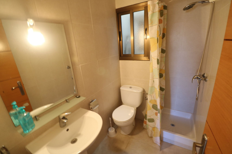Bathroom 4, InmoBooking Elisabet en primera línea de Mar, Tarragona