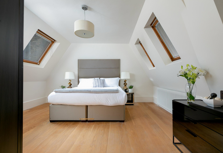 Bedroom 3, D'Arblay Street, London