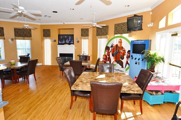 Food & Drinks, Emerald Island Resort IHR 3022, Osceola