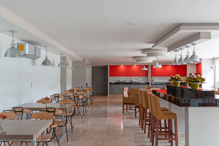 Food & Drinks 4, Hotel 5 Inn Plus, León