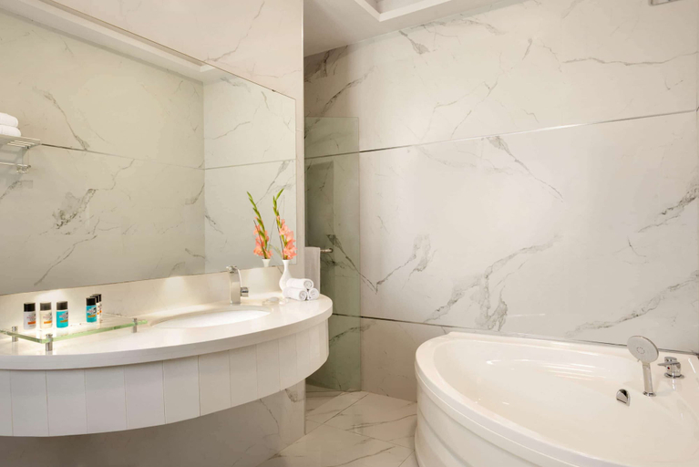 Bathroom 5, Ramada by Wyndham Lahore Gulberg II, Lahore