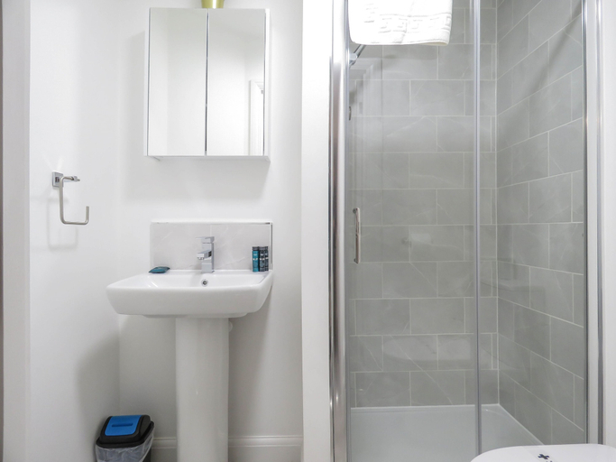 Bathroom 3, Tudors eSuites Birmingham House Private Garden, Birmingham