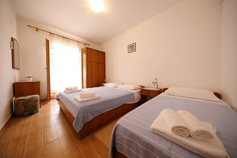 Bedroom 3, Knez Mali Iz, Sali