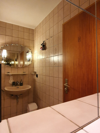 Bathroom 4, Reinhardshäusle, Waldeck-Frankenberg