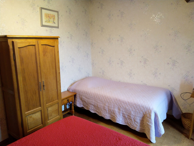 Bedroom 2, La Jonquière, Sarthe