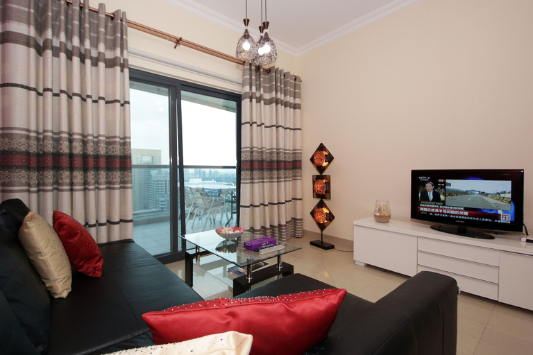 Living area 2, Cozy 1BR in Marina Walk with Balcony, Dubai