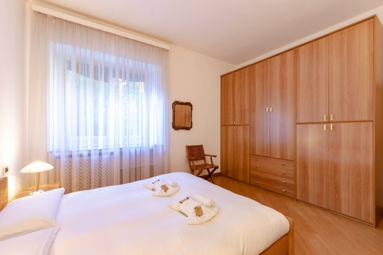 Bedroom 2, JOIVY Lovely Apt with Communal Pool in Nervi, Genova