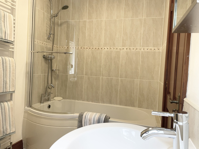 Bathroom 4, Milecastle Inn on Hadrian's Wall Near Haltwhistle, Northumberland