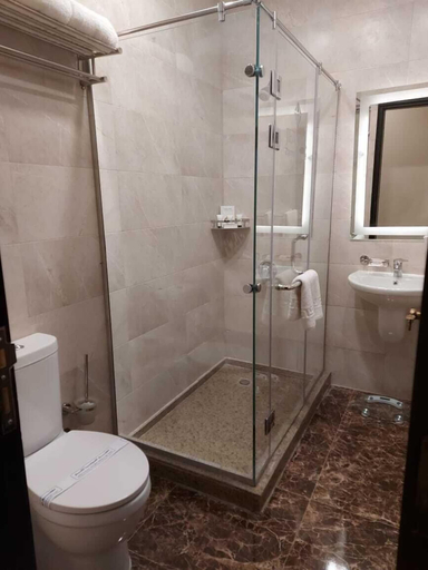 Bathroom 3, Jewel Zamalek Hotel, Zamalik