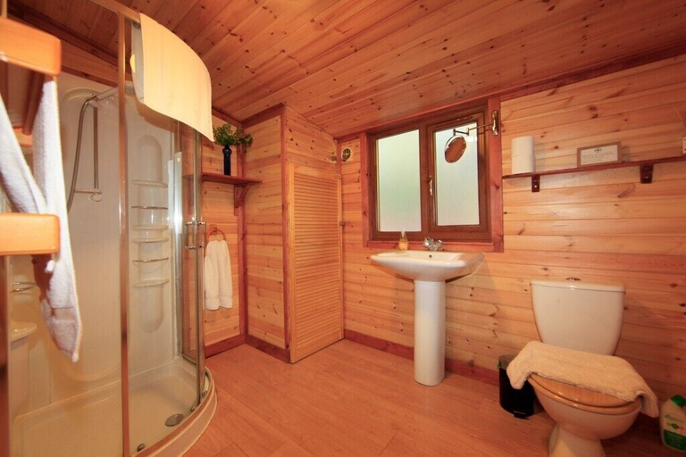 Bathroom 3, Cairngorm Lodges, Aberdeenshire